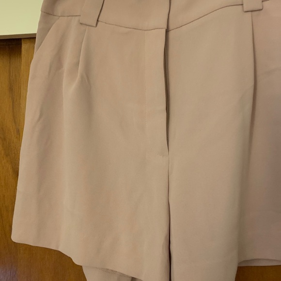 NWT - H&M shorts - Picture 2 of 3